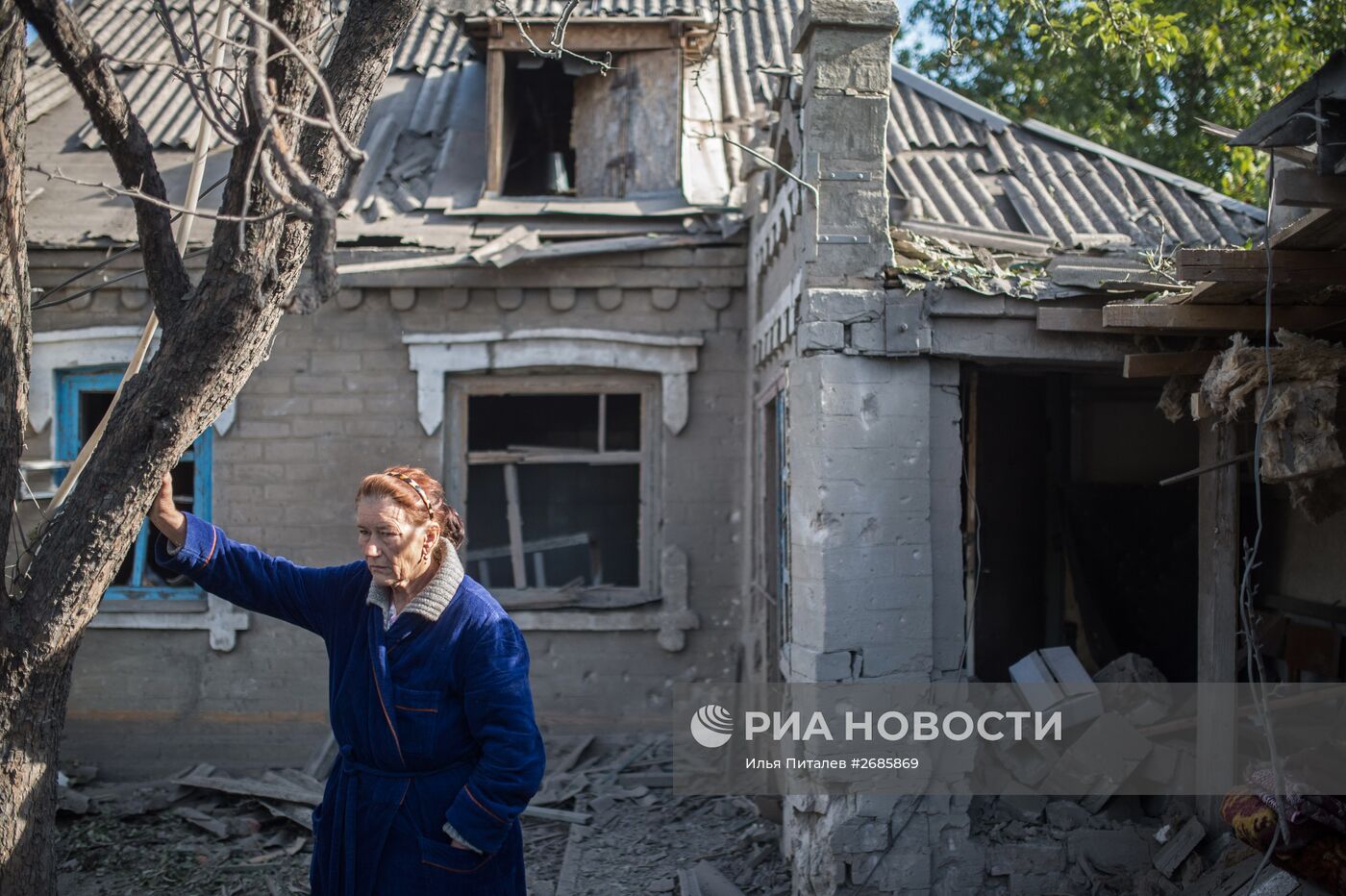 Последствия обстрела поселка Александровка в Донецкой области