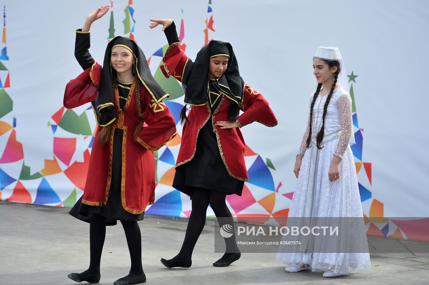 Этноконфессиональный фестиваль "Мозаика культур" в Казани