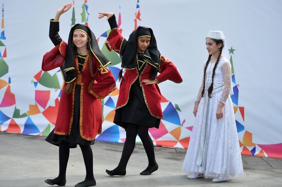 Этноконфессиональный фестиваль "Мозаика культур" в Казани
