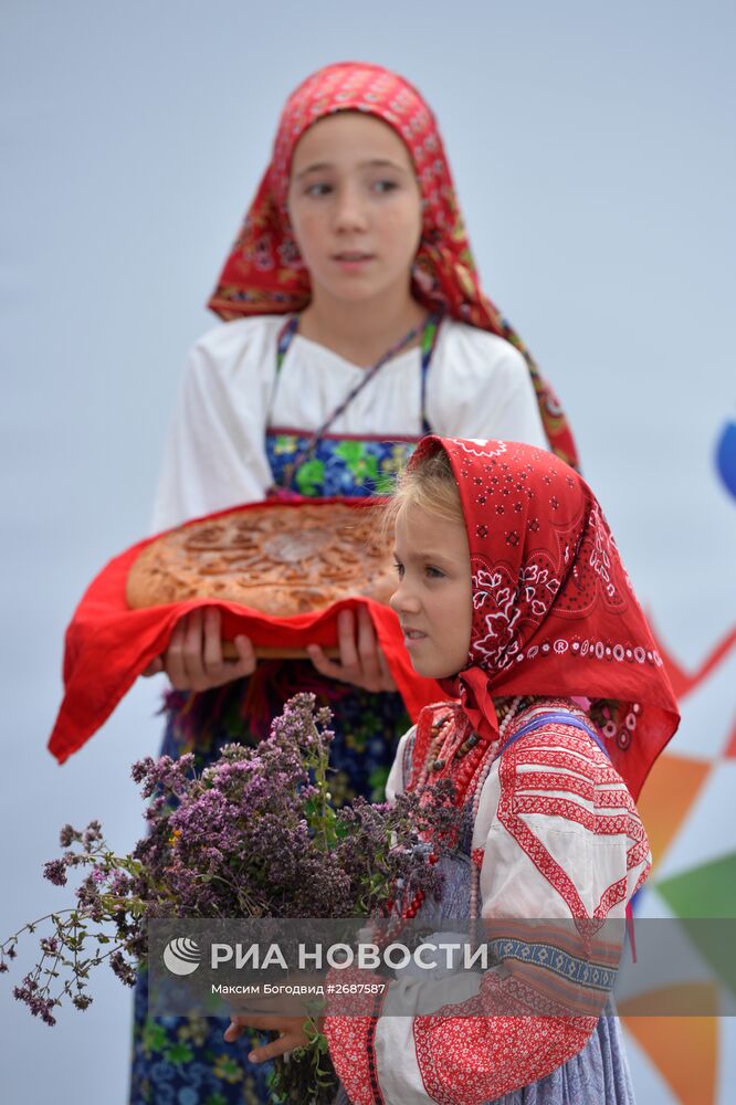 Этноконфессиональный фестиваль "Мозаика культур" в Казани