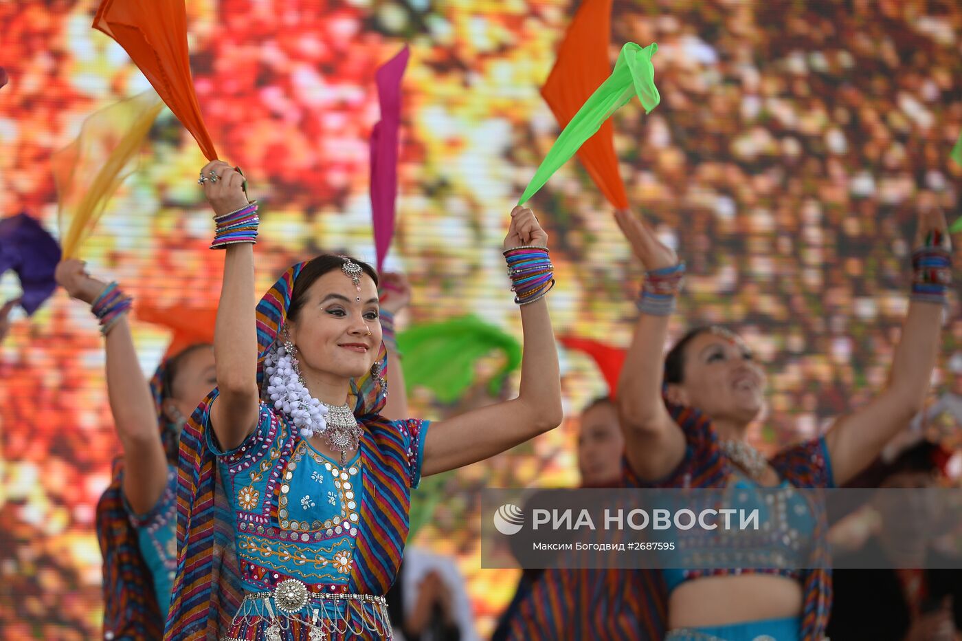 Этноконфессиональный фестиваль "Мозаика культур" в Казани