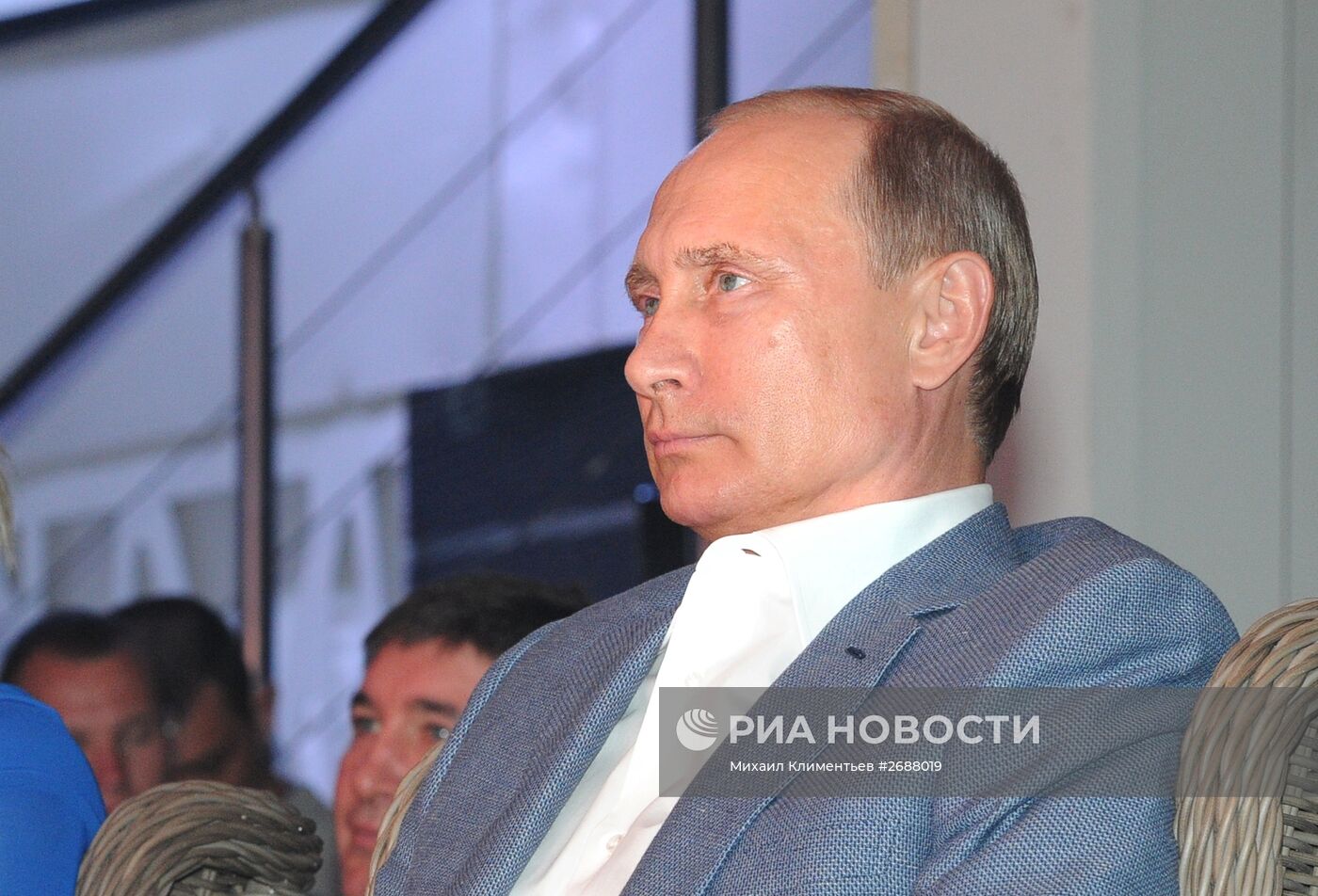 Президент РФ В.Путин и премьер-министр РФ Д.Медведев посетили турнир по боевому самбо в Сочи