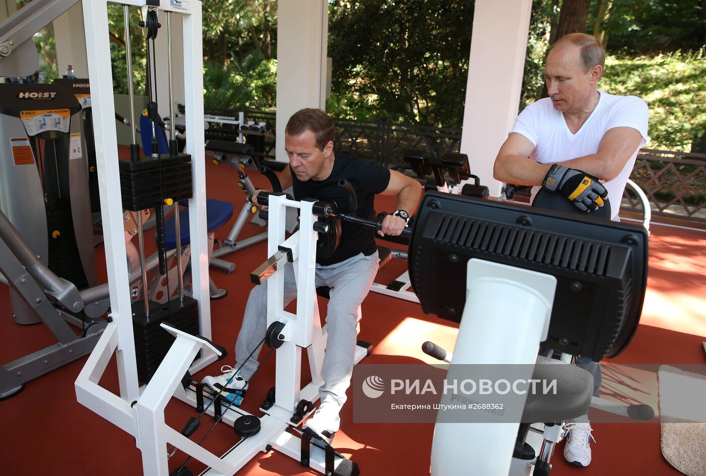 Встреча президента РФ В.Путина и премьер-министра РФ Д.Медведева в Сочи