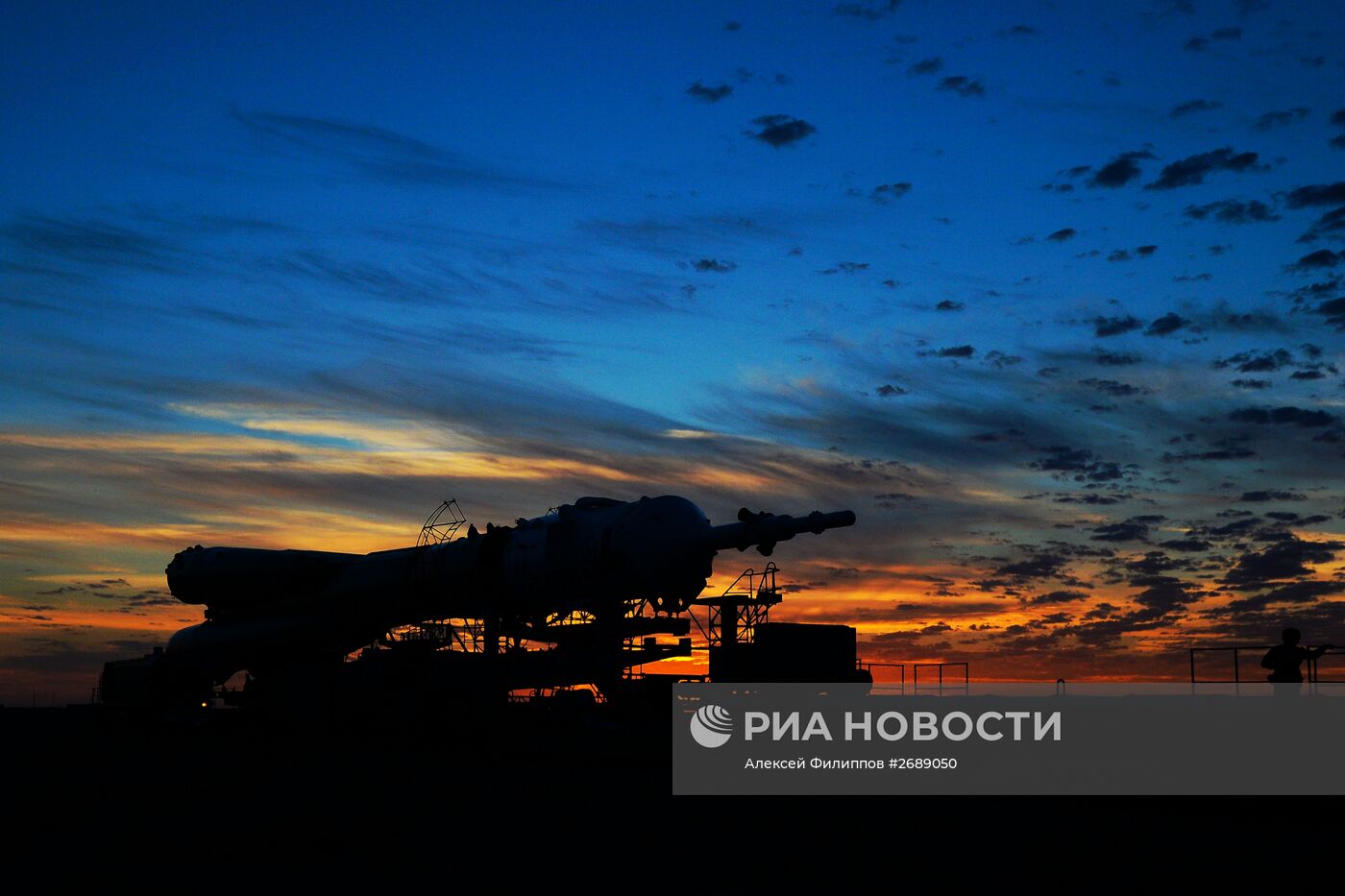 Вывоз и установка на старт РКН "Союз-ФГ" с транспортным пилотируемым кораблем "Союз ТМА-18М" на космодроме Байконур