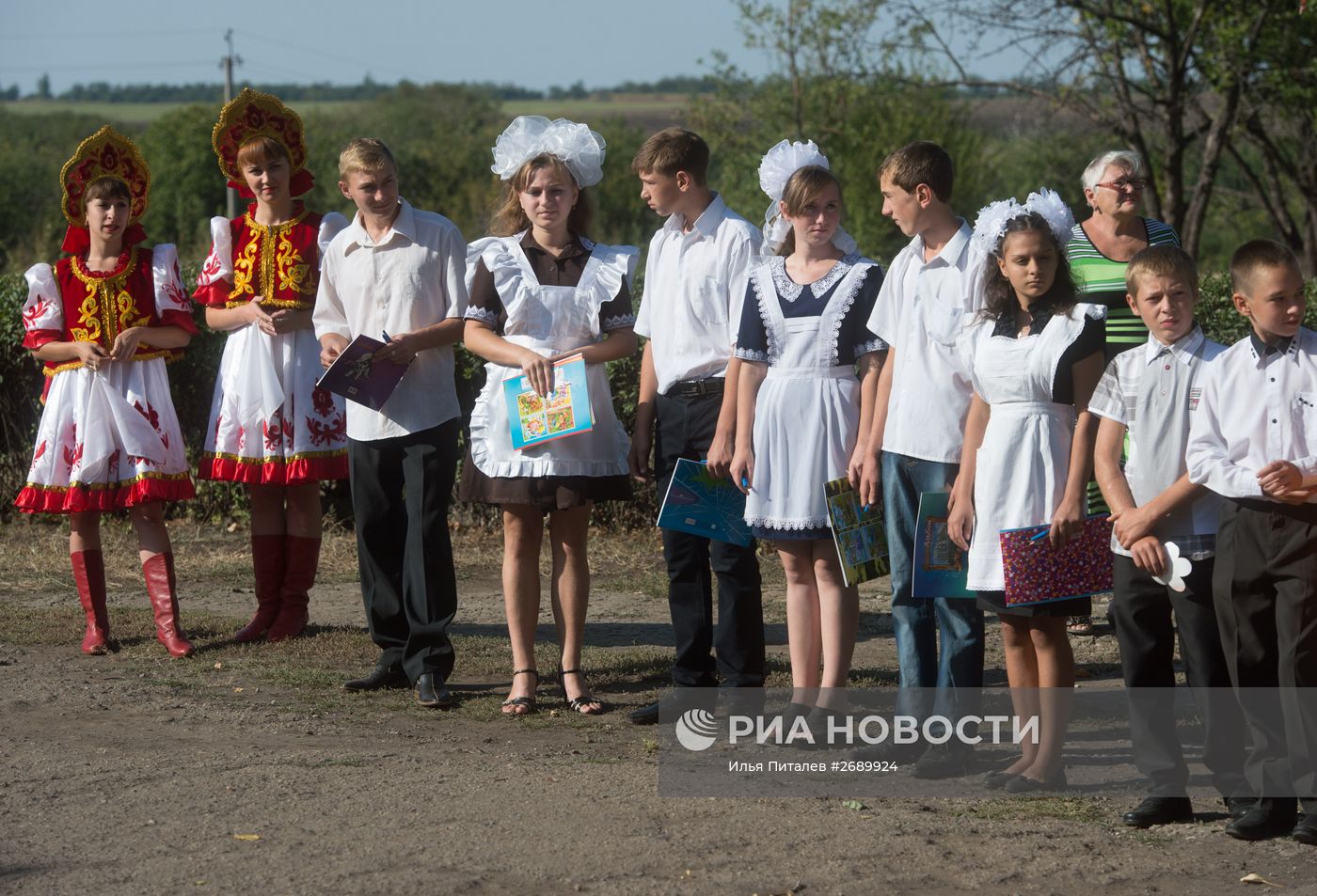 1 сентября в школе имени фотокорреспондента МИА "Россия сегодня" Андрея Стенина в городе Снежное ДНР