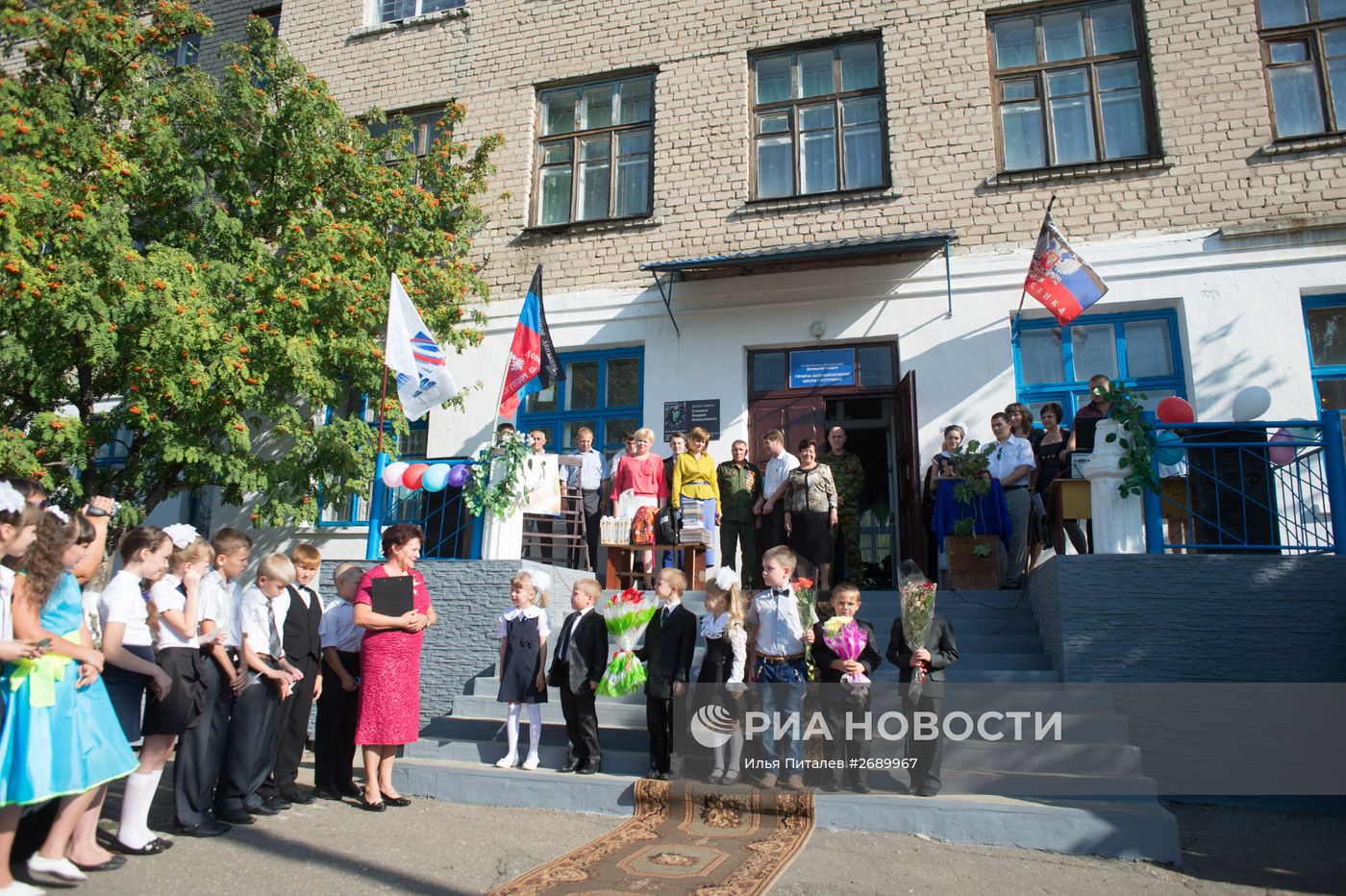 1 сентября в школе имени фотокорреспондента МИА "Россия сегодня" Андрея Стенина в городе Снежное ДНР
