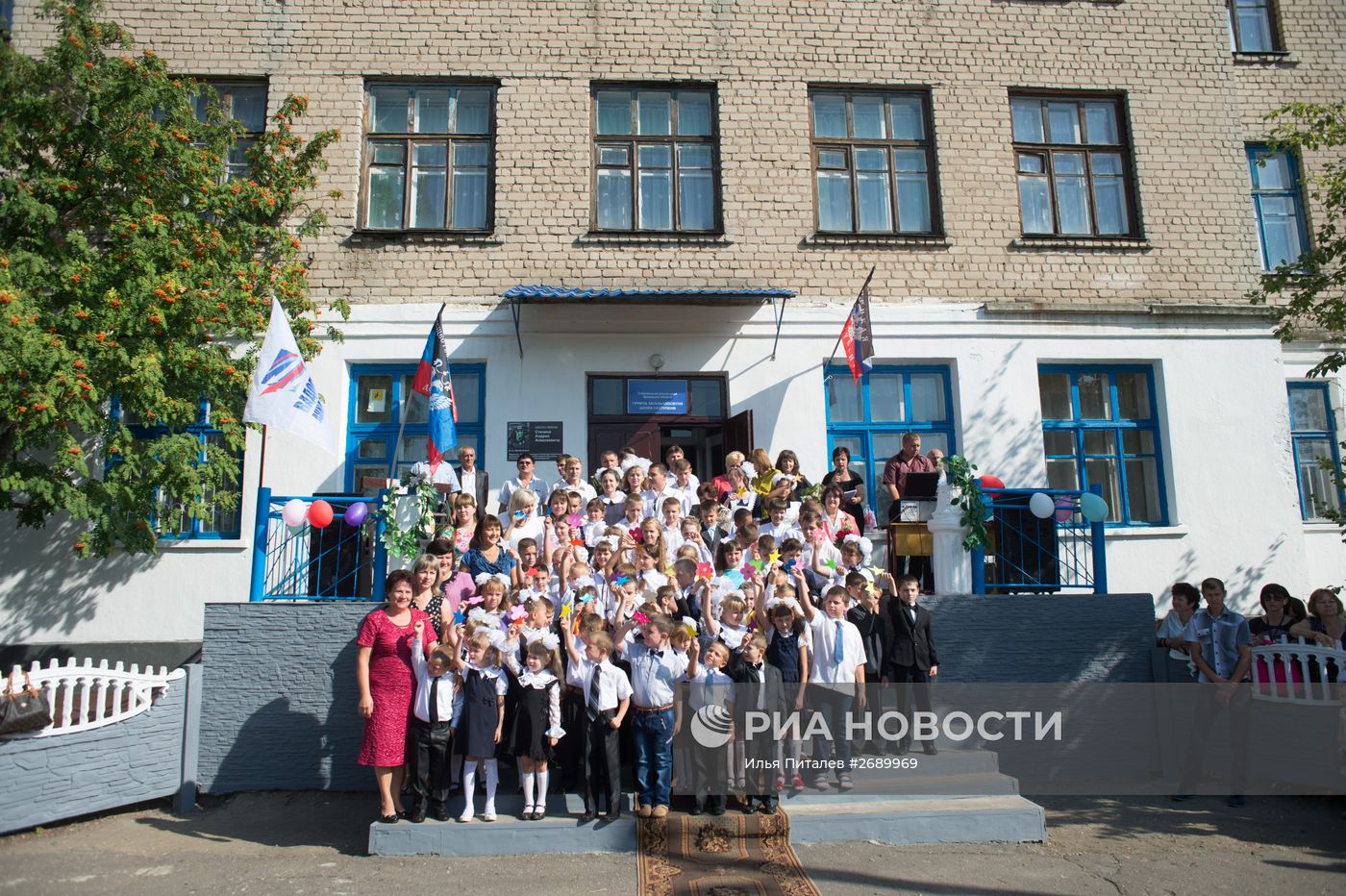 1 сентября в школе имени фотокорреспондента МИА "Россия сегодня" Андрея Стенина в городе Снежное ДНР