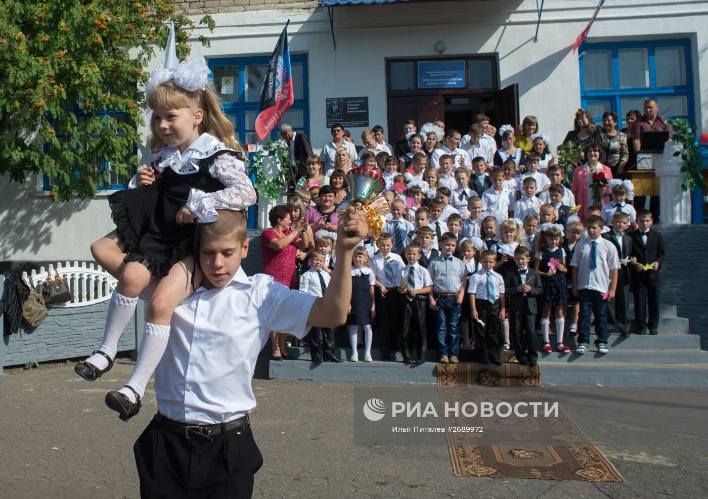 1 сентября в школе имени фотокорреспондента МИА "Россия сегодня" Андрея Стенина в городе Снежное ДНР