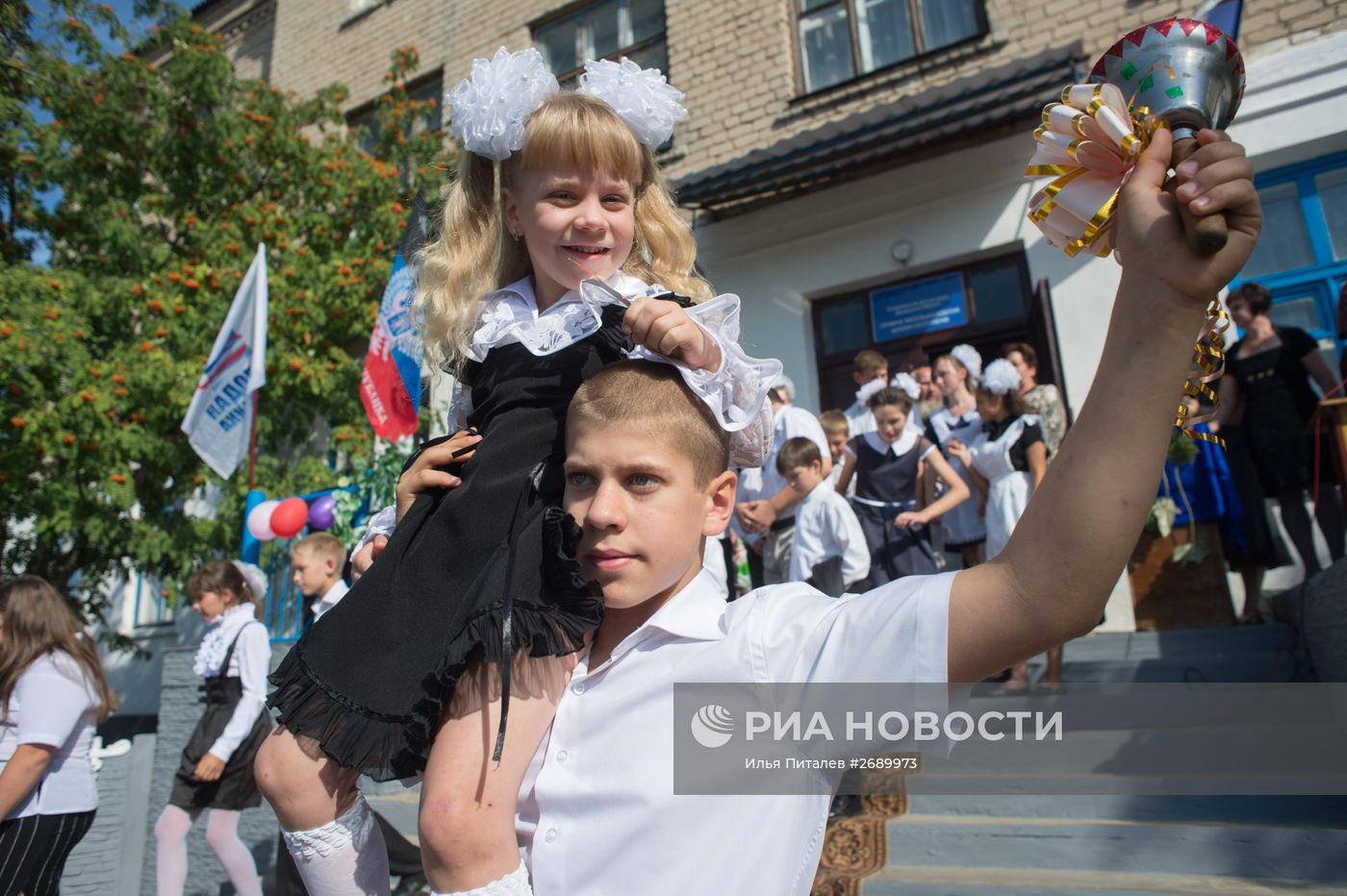 1 сентября в школе имени фотокорреспондента МИА "Россия сегодня" Андрея Стенина в городе Снежное ДНР