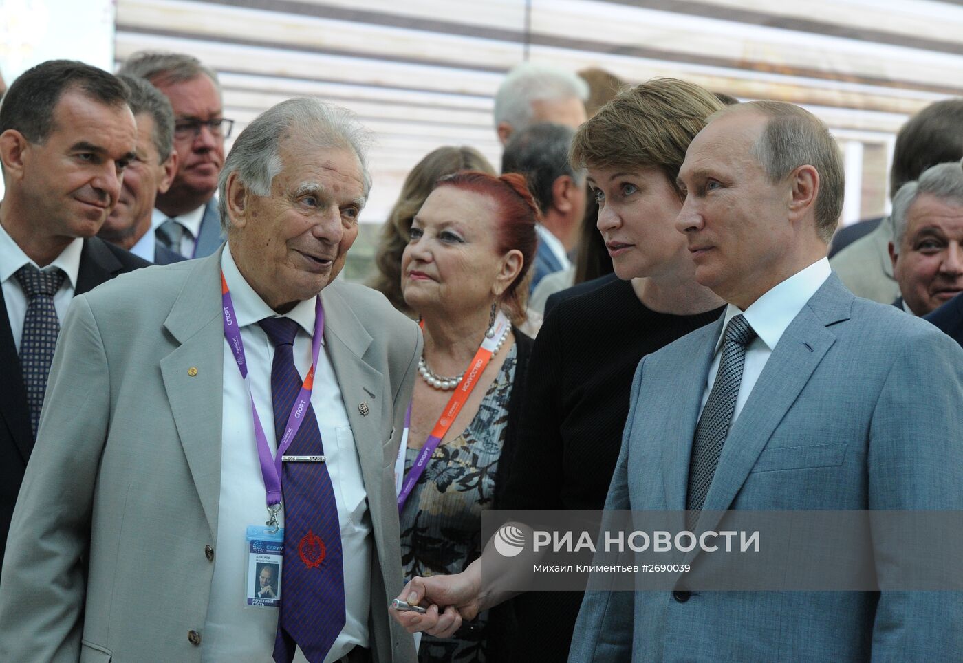 Президент РФ В.Путин посетил образовательный центр для одаренных детей "Сириус" в Сочи