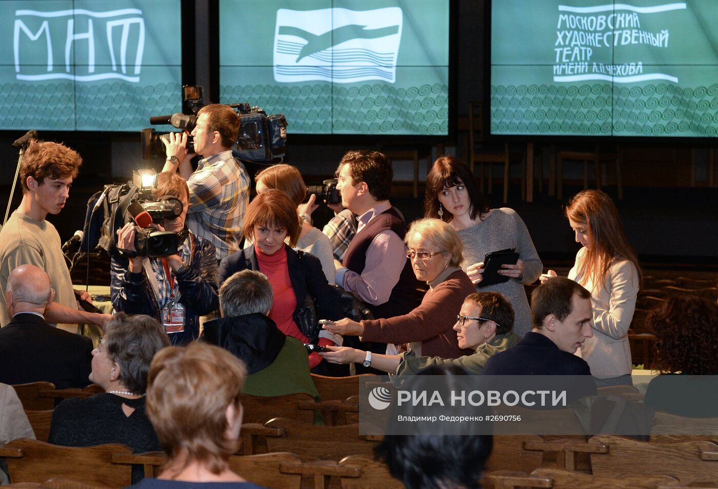 Сбор труппы в Московском художественном театре им. А.П. Чехова