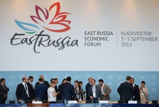 Ключевая сессия "Сила Дальнего Востока России. Развитие энергетики - основа социально-экономического роста ДФО" в рамках Восточного экономического форума