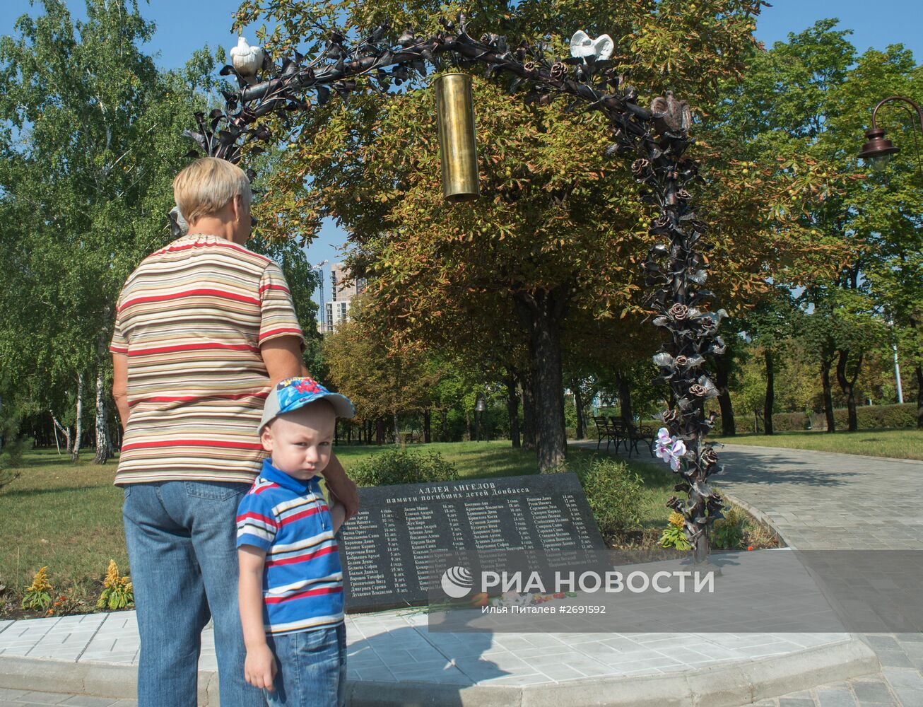 В Донецке установлен памятник погибшим детям Донбасса