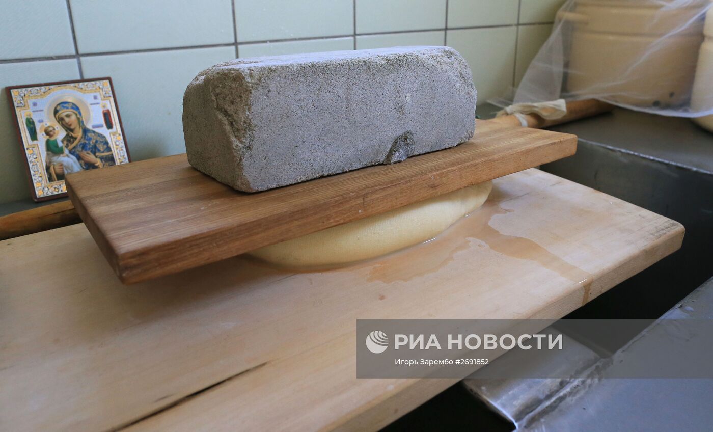Производство сыра в женском монастыре Калининградской области