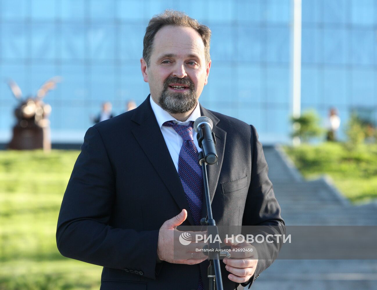 Закладка "Аллеи России” на острове Русском