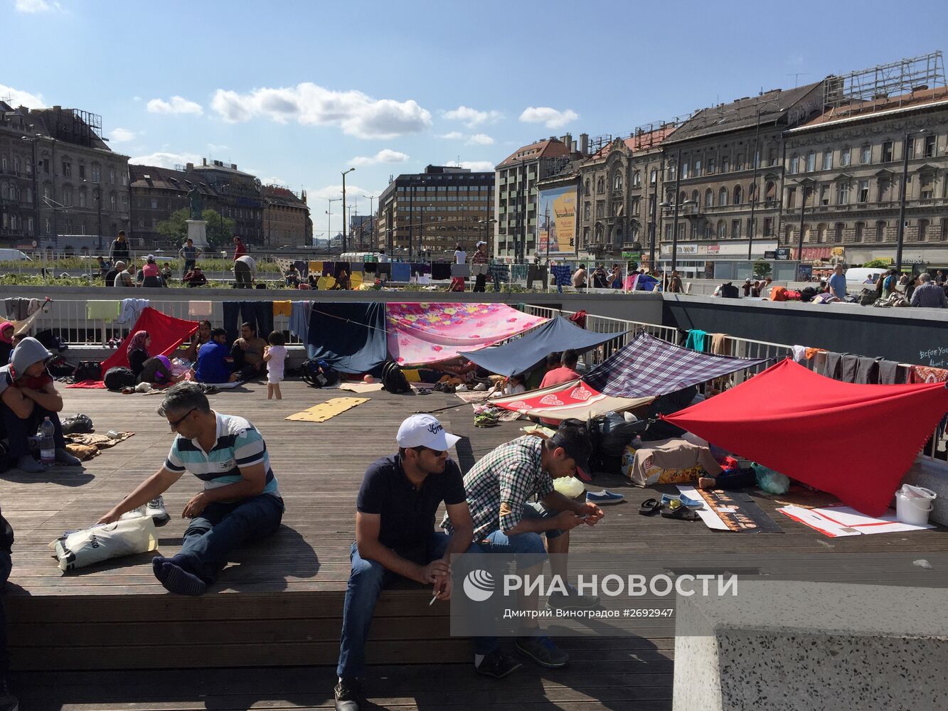 Беженцы с Ближнего Востока на вокзале Келети в Будапеште