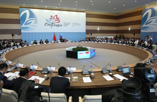 Ключевая сессия Будущее Азиатско-Тихоокеанского региона "Форум губернаторов Дальнего Востока России и северо-восточных провинций Китая"
