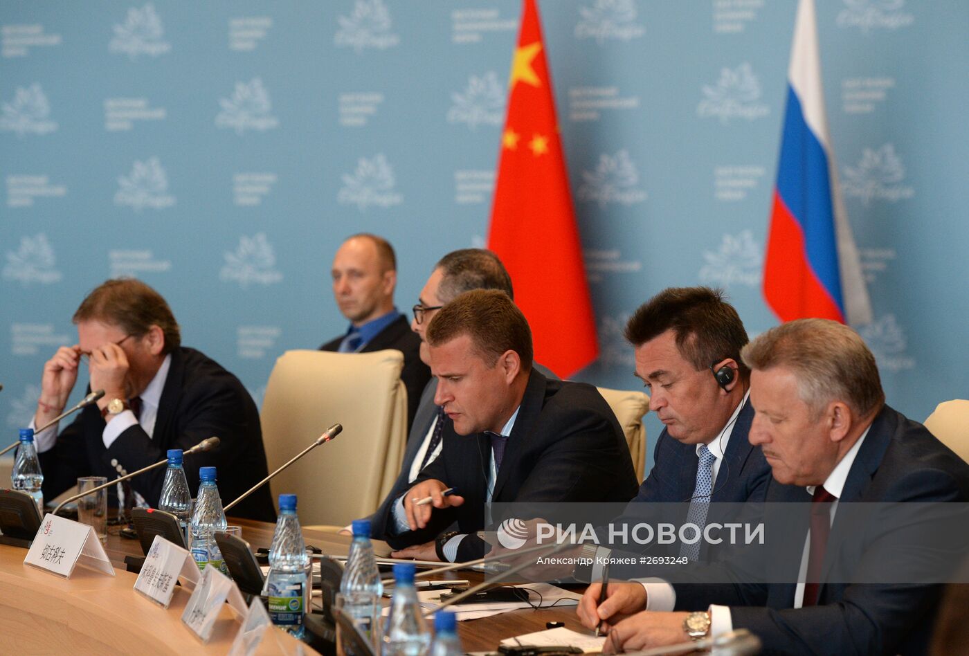Ключевая сессия "Будущее Азиатско-Тихоокеанского региона "Страновой диалог Россия - Китай"