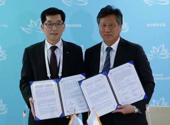 Подписание соглашения о сотрудничестве между ПАО "РусГидро" и Korea water resources corporation (K-water) в рамках ВЭФ