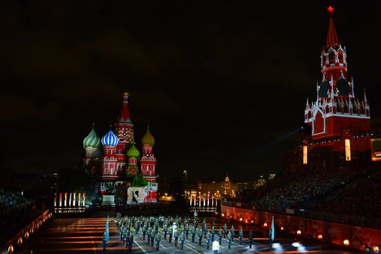 Торжественное открытие международного военно-музыкального фестиваля "Спасская башня"
