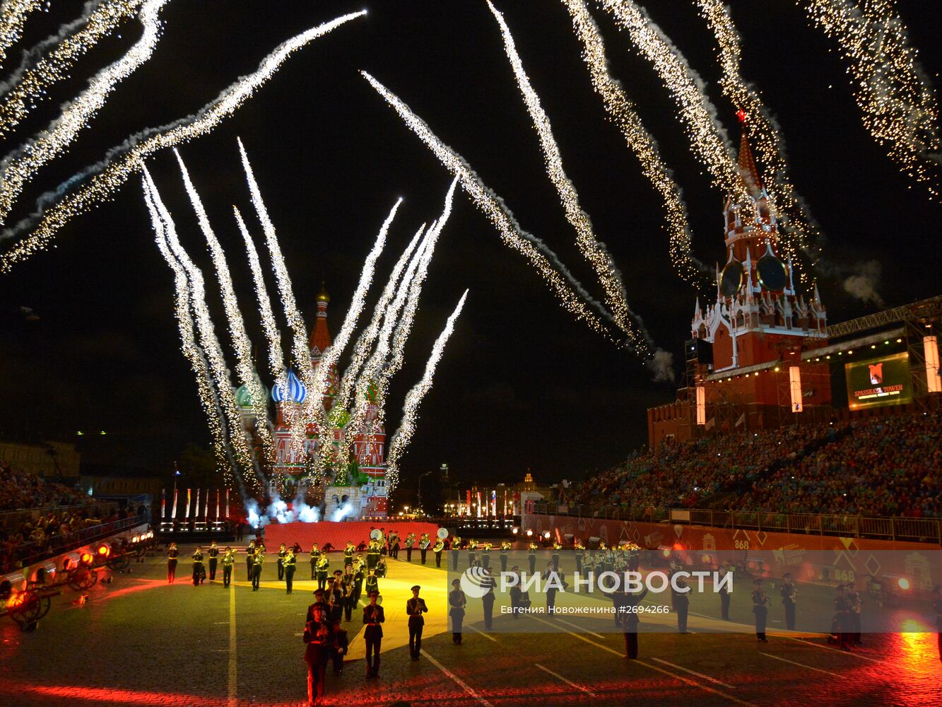Торжественное открытие международного военно-музыкального фестиваля "Спасская башня"