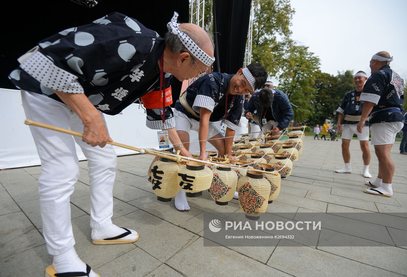 Выступления участников международного военно-музыкального фестиваля "Спасская башня – 2015" в парках Москвы