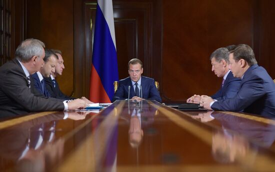 Премьер-министр РФ Д.Медведев провел совещание с вице-премьерами РФ