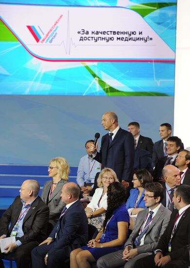 Президент России В.Путин принимает участие в пленарном заседании Форума ОНФ