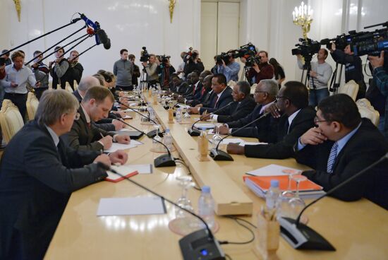 Встреча министра иностранных дел РФ С.Лаврова с министром иностранных дел Республики Судан И.Гандуром