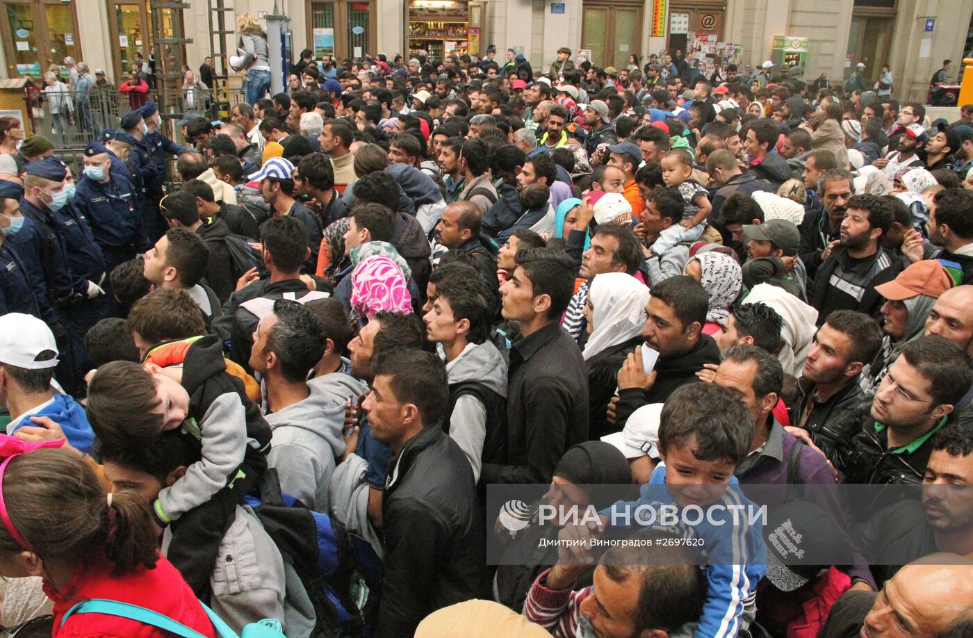 Беженцы на вокзале Келети в Будапеште