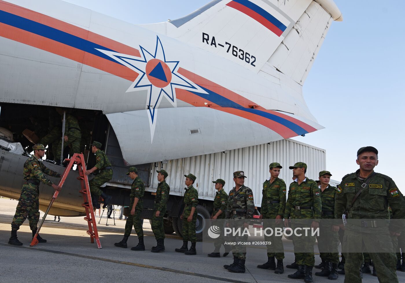 МЧС России доставило гуманитарный груз в Таджикистан