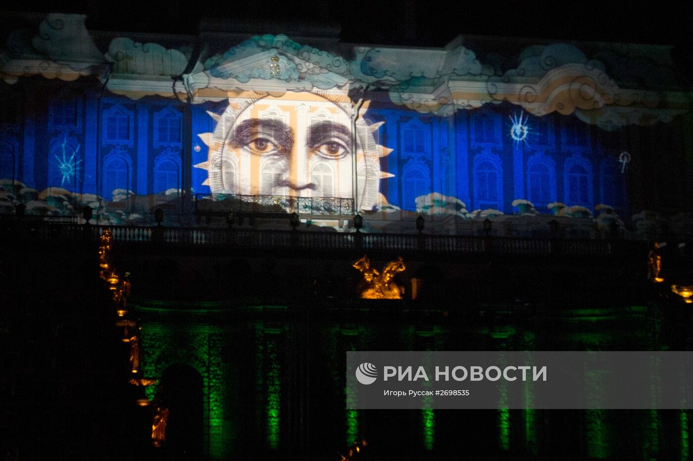 Праздник фонтанов в Петергофе