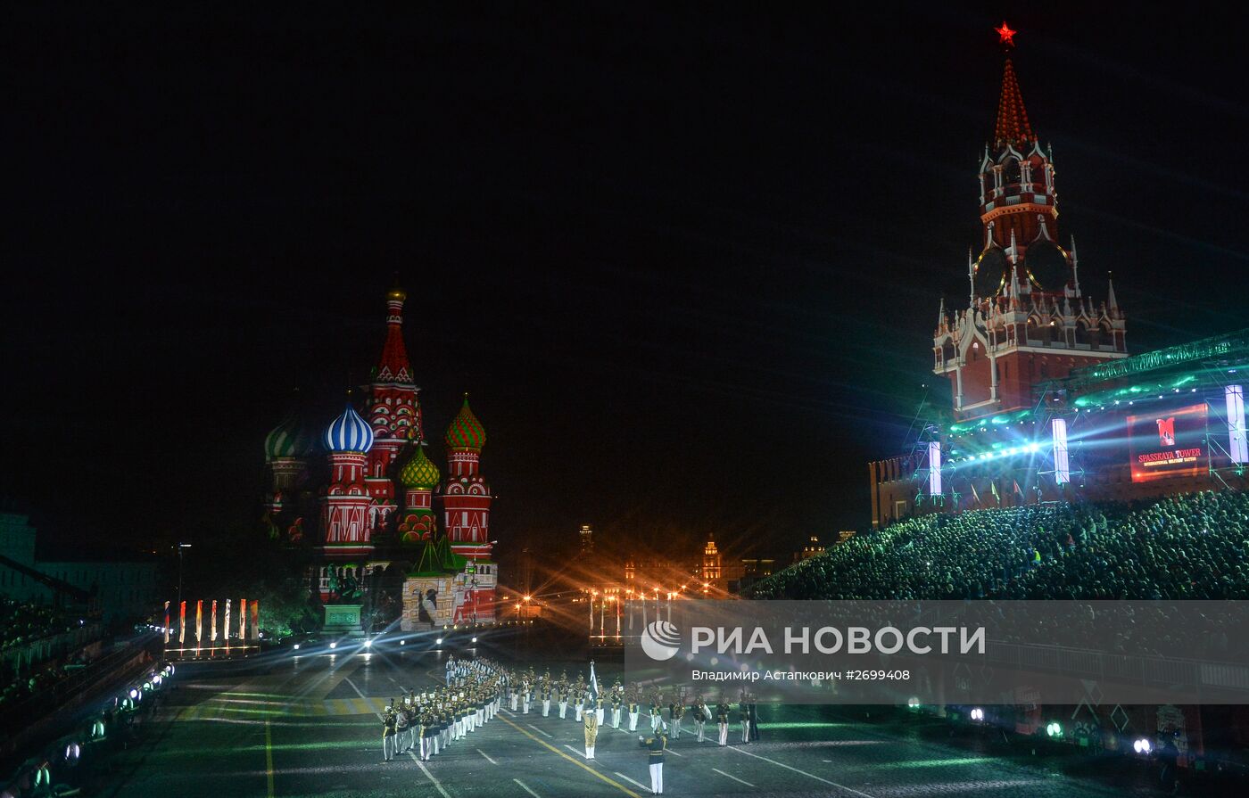 Церемония закрытия Международного военно-музыкального Фестиваля "Спасская башня"