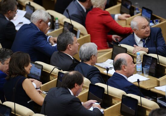 Первое пленарное заседание осенней сессии Госдумы VI созыва