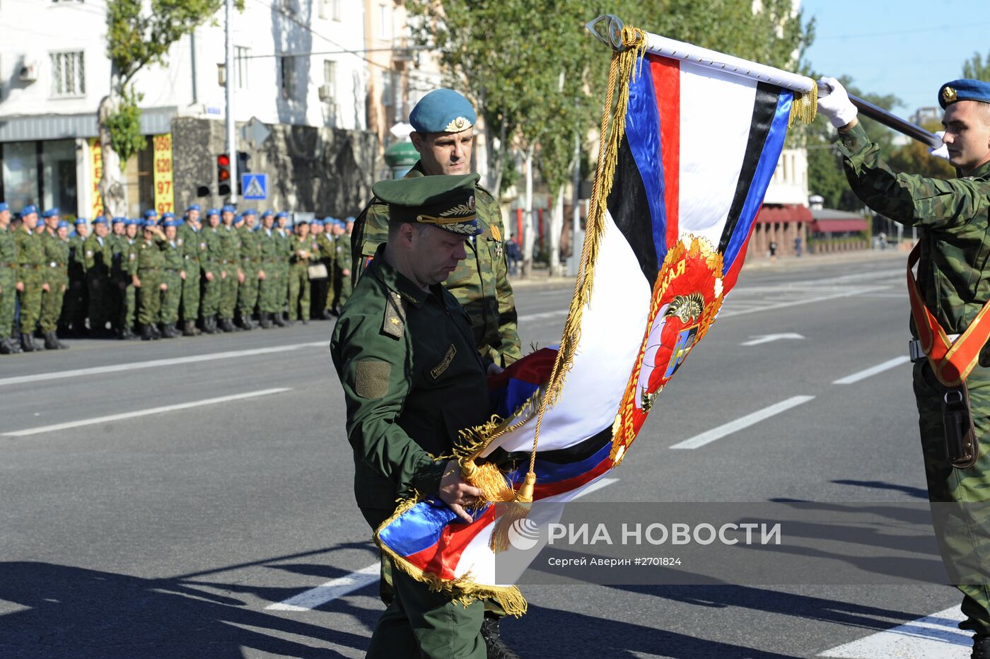 Вручение боевого знамени воинам 100-ой отдельной мотострелковой бригады Республиканской Гвардии ДНР