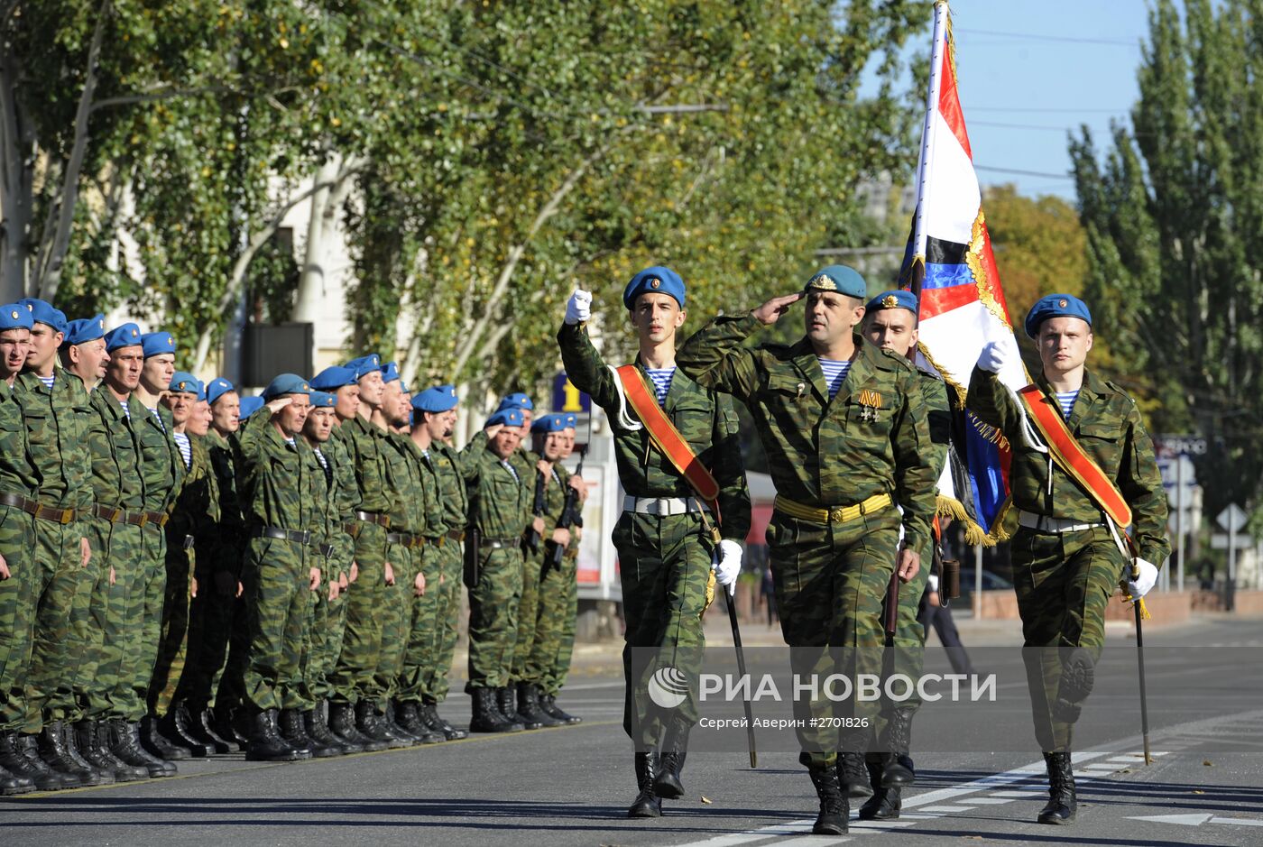 Вручение боевого знамени воинам 100-ой отдельной мотострелковой бригады Республиканской Гвардии ДНР
