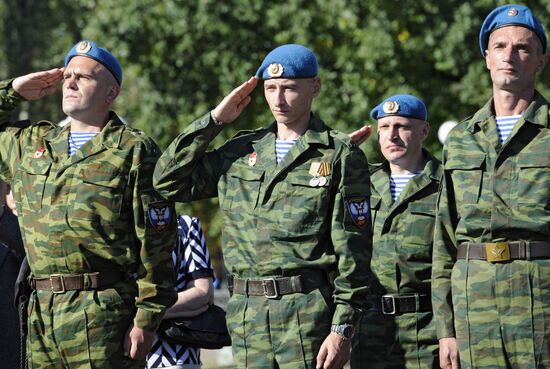 Вручение боевого знамени воинам 100-ой отдельной мотострелковой бригады Республиканской Гвардии ДНР