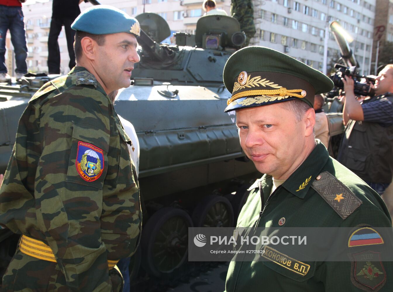 Вручение боевого знамени воинам 100-ой отдельной мотострелковой бригады Республиканской Гвардии ДНР