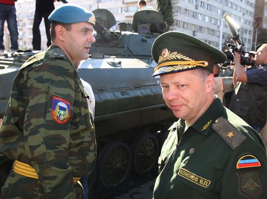 Вручение боевого знамени воинам 100-ой отдельной мотострелковой бригады Республиканской Гвардии ДНР