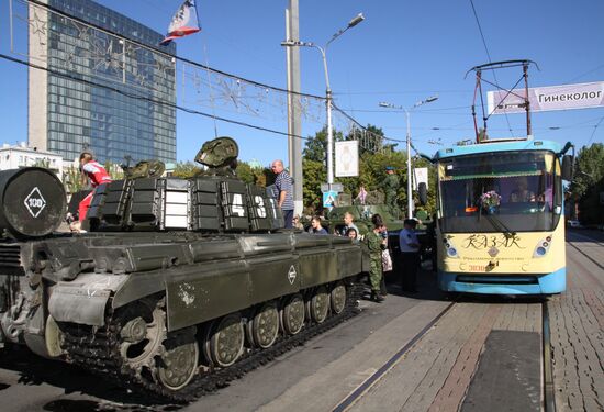 Вручение боевого знамени воинам 100-ой отдельной мотострелковой бригады Республиканской Гвардии ДНР