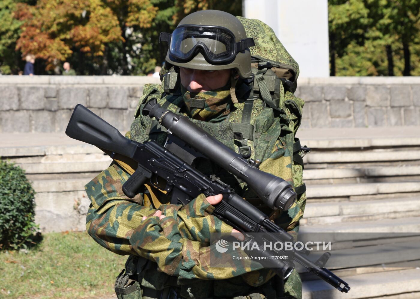 Вручение боевого знамени воинам 100-ой отдельной мотострелковой бригады Республиканской Гвардии ДНР
