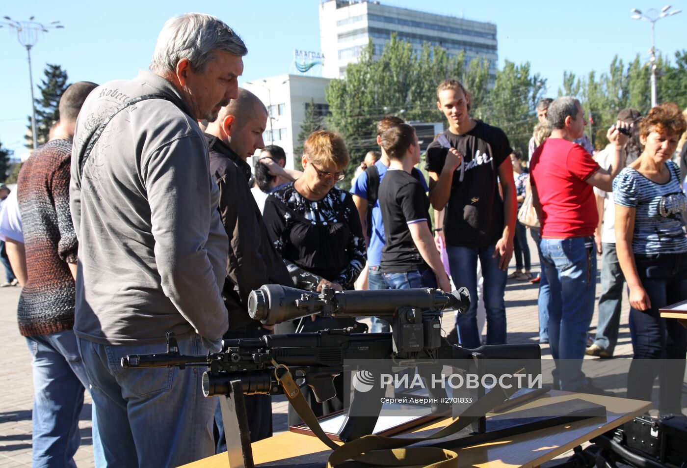 Вручение боевого знамени воинам 100-ой отдельной мотострелковой бригады Республиканской Гвардии ДНР