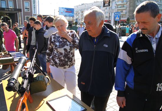 Вручение боевого знамени воинам 100-ой отдельной мотострелковой бригады Республиканской Гвардии ДНР