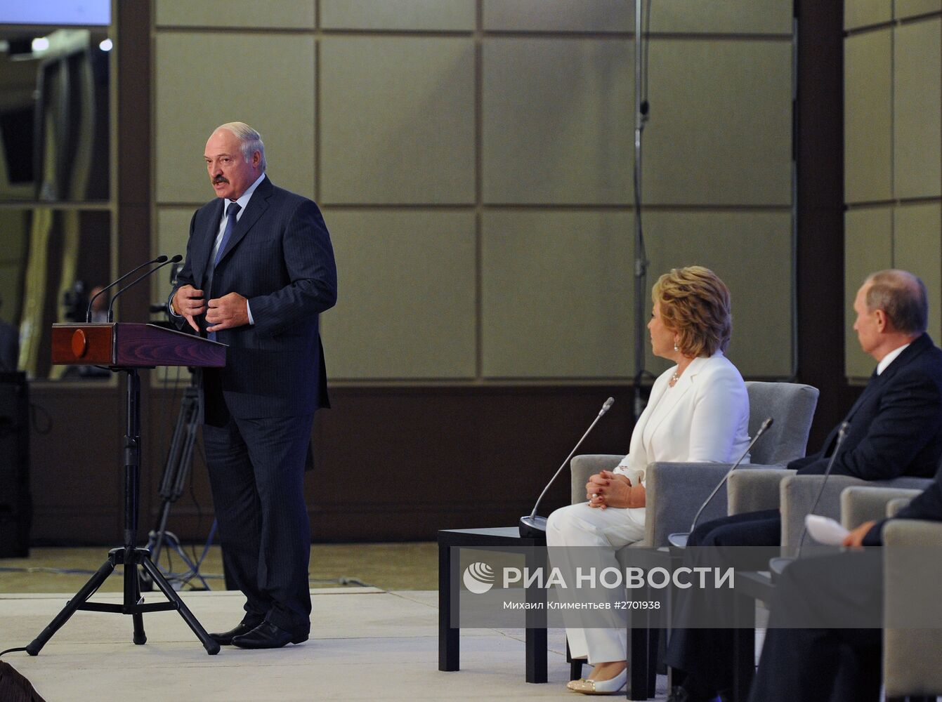 Президент РФ В.Путин и президент Белоруссии А.Лукашенко приняли участие во Втором форуме регионов России и Белоруссии