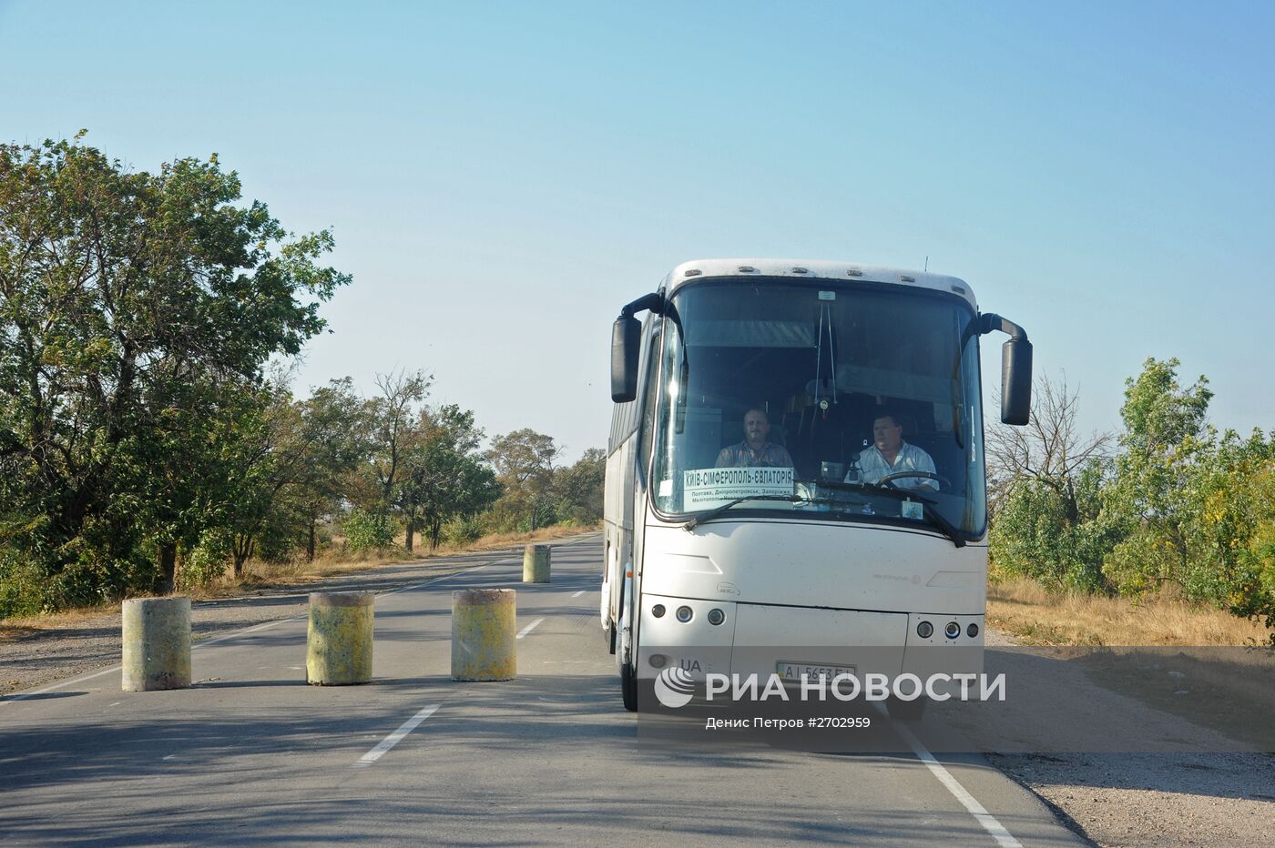 Активисты заблокировали автотрассу у поселка Чонгар на границе Украины и Крыма