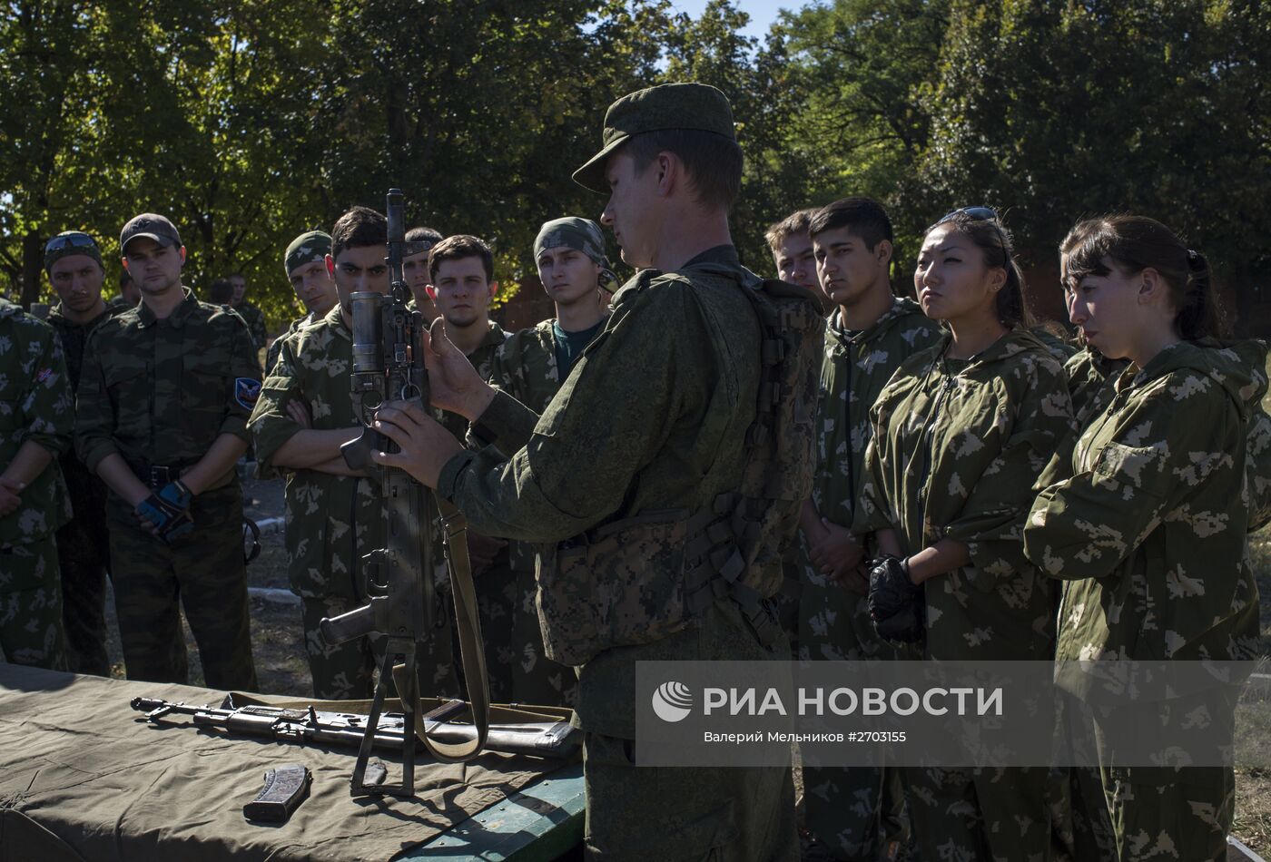 Военно-патриотический клуб для молодежи "Доброволец" в Луганске