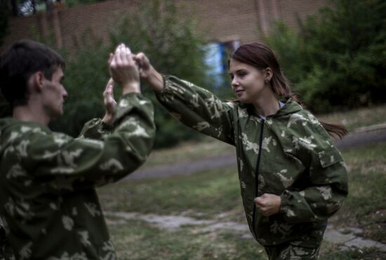 Военно-патриотический клуб для молодежи "Доброволец" в Луганске