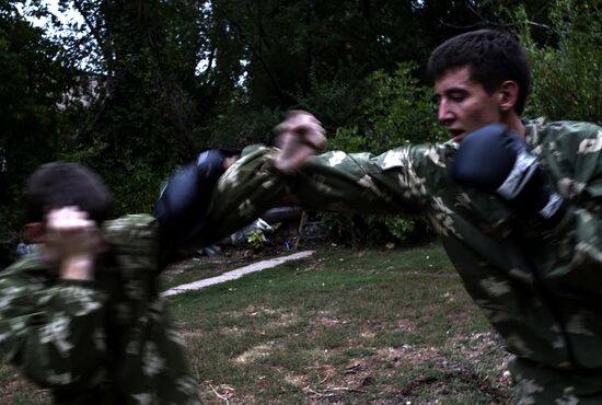 Военно-патриотический клуб для молодежи "Доброволец" в Луганске