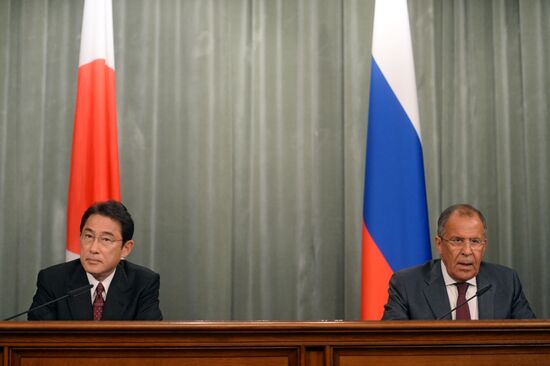 Встреча министров иностранных дел РФ и Японии С.Лаврова и Ф.Кисиды