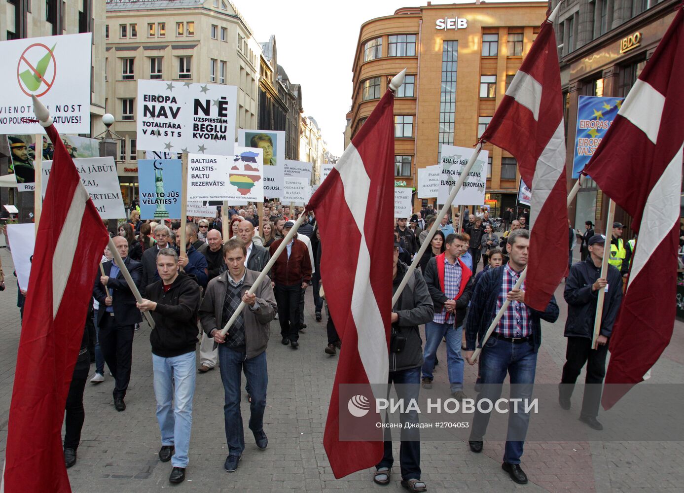 Шествие против приема беженцев прошло в Риге